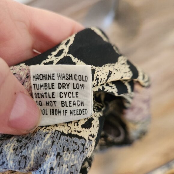 vintage silky blouse black gold silky blouse turtle neck pleated abstract size 8 - Picture 8 of 10